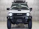 ジムニー ランドベンチャー　４ＷＤ　ターボ　５ＭＴ　リフトアップ　社外ＡＷ　マッドテレーンタイヤ　新品ルーフラック　前後スキッドバンパー　インナーブラックヘッドライト　社外テールランプ　社外マフラー　社外ディスプレイオーディオ（6枚目）