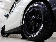 新品社外アルミホイールに新品ホワイトレターマッドテレーンタイヤを装着しアクティブな雰囲気に仕上がりました。 2