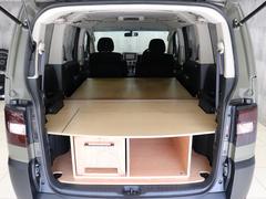 車中泊ベッドキットを広げると、後席部分は全てフラットとなります。大きな荷物はもちろん、長めのお荷物も積みこみも可能です。車中泊やアウトドアなどでぜひご活用ください。 7