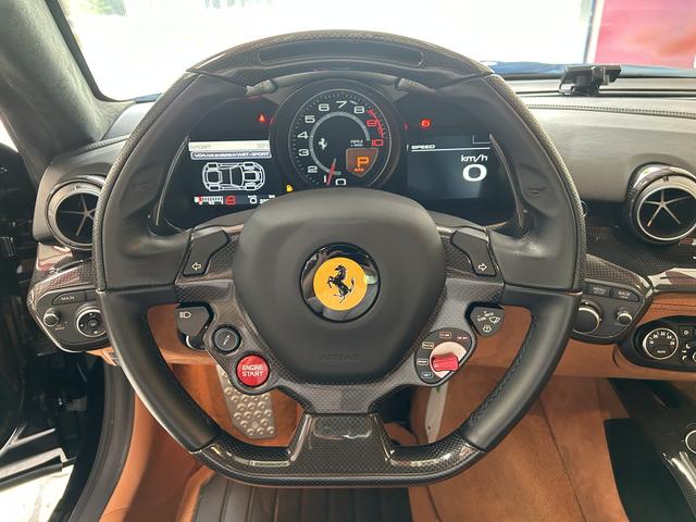 Ｆ１２ベルリネッタ ベースグレード　カーボンパーツ　フロントリフティング　ドライブレコーダー　２０インチアルミホイール　ＨＩＤヘッドライト　パワーシート　革シート　ＣＤ　イモビライザー（5枚目）