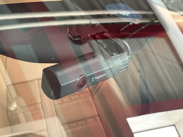 Ｆ１２ベルリネッタ ベースグレード　カーボンパーツ　フロントリフティング　ドライブレコーダー　２０インチアルミホイール　ＨＩＤヘッドライト　パワーシート　革シート　ＣＤ　イモビライザー（30枚目）