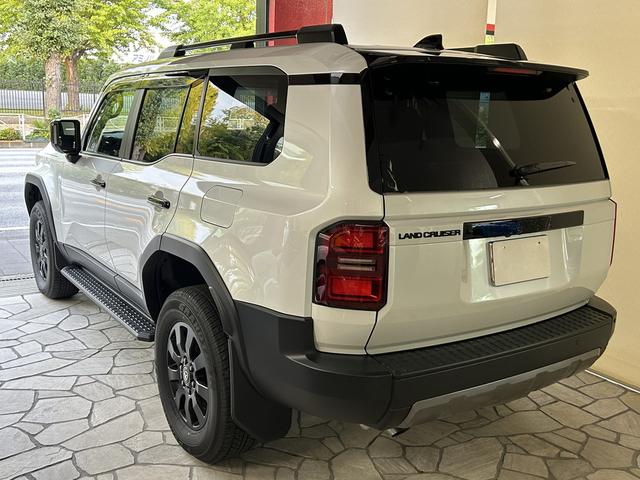 ランドクルーザー250 VXファーストエディション 丸目ヘッドライト デジタルインナーミラー パノラミックカメラ パワーバックドア ムーンルーフ シートヒーター ベンチレーター AppleCarPlay ステアリングヒーター(4枚目)