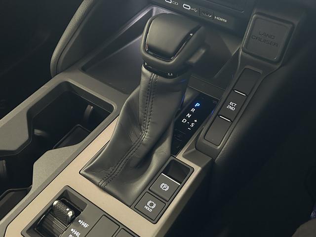 ランドクルーザー250 VXファーストエディション 丸目ヘッドライト デジタルインナーミラー パノラミックカメラ パワーバックドア ムーンルーフ シートヒーター ベンチレーター AppleCarPlay ステアリングヒーター(16枚目)