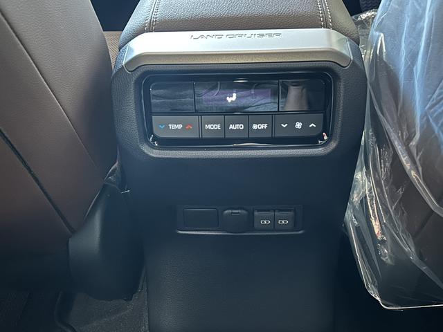 ランドクルーザー250 VXファーストエディション 丸目ヘッドライト デジタルインナーミラー パノラミックカメラ パワーバックドア ムーンルーフ シートヒーター ベンチレーター AppleCarPlay ステアリングヒーター(25枚目)