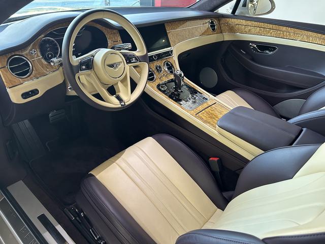 コンチネンタル GT ブライトロワーバンパーマトリックス 21インチアロイホイール AppleCarPlay カーテシイルミ ドラレコ レーダー シートヒーター ステアリングヒーター 地デジ パワートランク(7枚目)