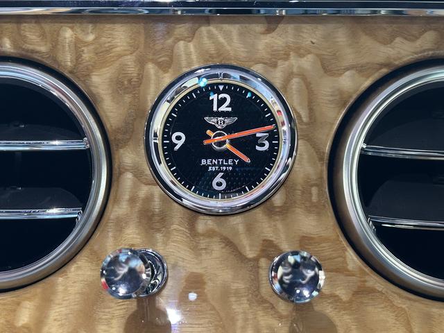 コンチネンタル GT ブライトロワーバンパーマトリックス 21インチアロイホイール AppleCarPlay カーテシイルミ ドラレコ レーダー シートヒーター ステアリングヒーター 地デジ パワートランク(14枚目)