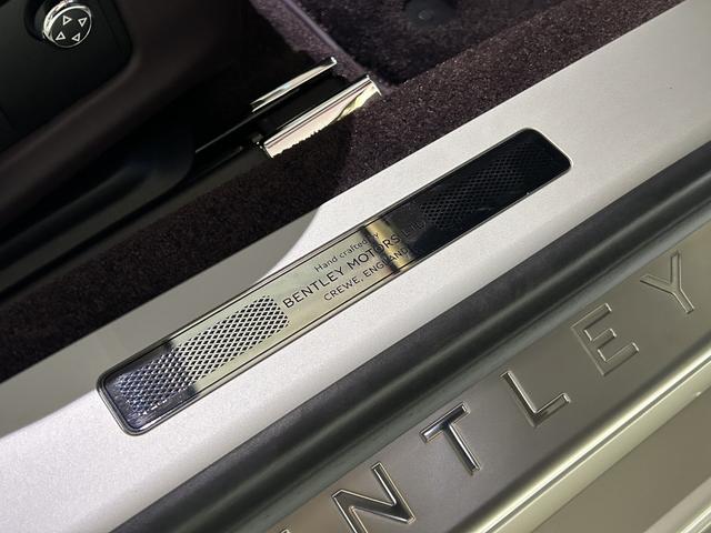 コンチネンタル GT ブライトロワーバンパーマトリックス 21インチアロイホイール AppleCarPlay カーテシイルミ ドラレコ レーダー シートヒーター ステアリングヒーター 地デジ パワートランク(35枚目)