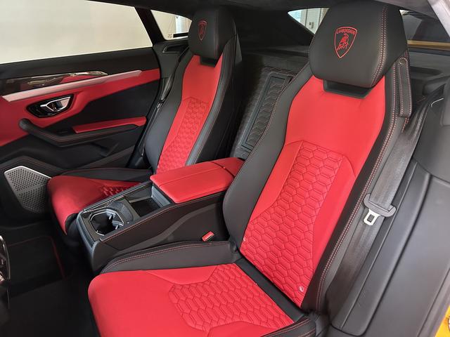 ウルス ベースグレード カーボンインテリア bang&olufsen サンルーフ パワークラフトマフラー AppleCarPlay マッサージシート 前後ドラレコ 純正23インチAW 置くだけ充電 パワートランク(9枚目)