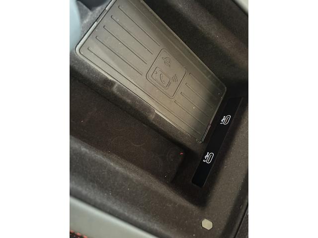 ウルス ベースグレード カーボンインテリア bang&olufsen サンルーフ パワークラフトマフラー AppleCarPlay マッサージシート 前後ドラレコ 純正23インチAW 置くだけ充電 パワートランク(19枚目)