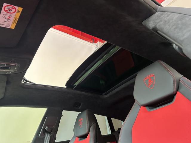 ウルス ベースグレード カーボンインテリア bang&olufsen サンルーフ パワークラフトマフラー AppleCarPlay マッサージシート 前後ドラレコ 純正23インチAW 置くだけ充電 パワートランク(31枚目)