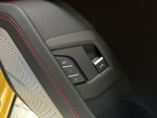 ウルス ベースグレード カーボンインテリア bang&olufsen サンルーフ パワークラフトマフラー AppleCarPlay マッサージシート 前後ドラレコ 純正23インチAW 置くだけ充電 パワートランク(34枚目)