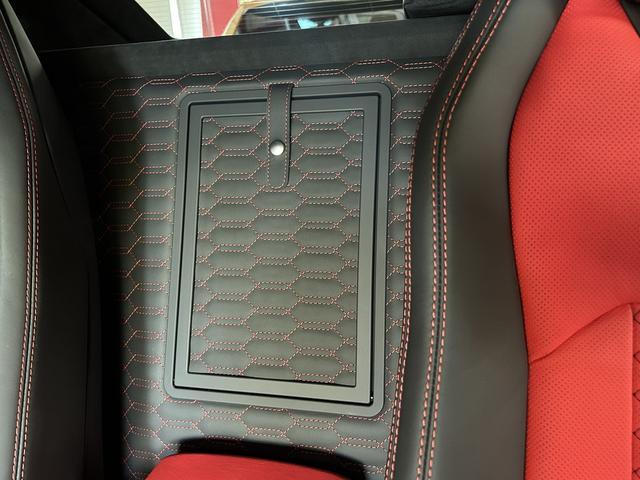 ウルス ベースグレード カーボンインテリア bang&olufsen サンルーフ パワークラフトマフラー AppleCarPlay マッサージシート 前後ドラレコ 純正23インチAW 置くだけ充電 パワートランク(38枚目)