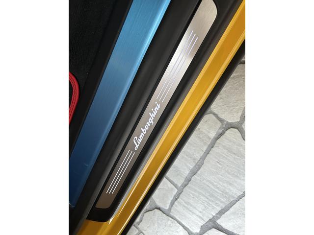 ウルス ベースグレード カーボンインテリア bang&olufsen サンルーフ パワークラフトマフラー AppleCarPlay マッサージシート 前後ドラレコ 純正23インチAW 置くだけ充電 パワートランク(44枚目)