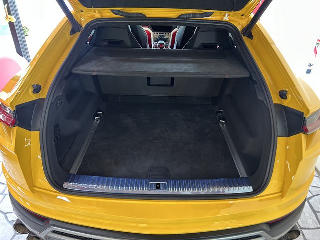 ウルス ベースグレード カーボンインテリア bang&olufsen サンルーフ パワークラフトマフラー AppleCarPlay マッサージシート 前後ドラレコ 純正23インチAW 置くだけ充電 パワートランク(48枚目)