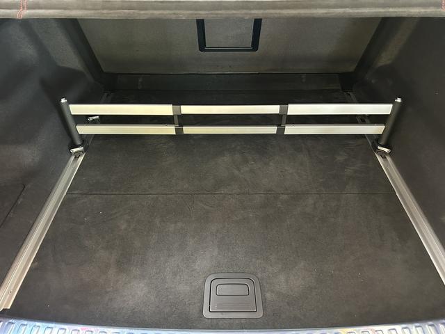 ウルス ベースグレード カーボンインテリア bang&olufsen サンルーフ パワークラフトマフラー AppleCarPlay マッサージシート 前後ドラレコ 純正23インチAW 置くだけ充電 パワートランク(49枚目)