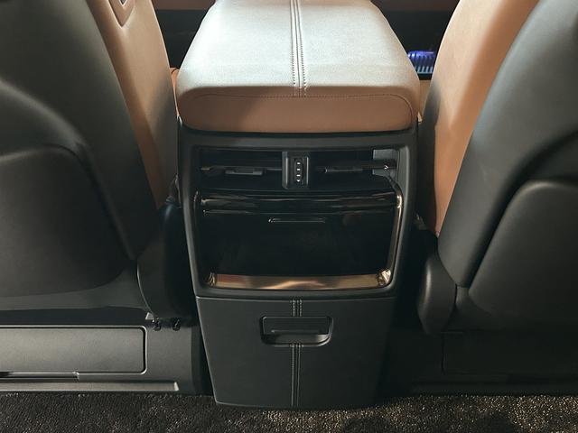 ヴェルファイアハイブリッド エグゼクティブラウンジ モデリスタエアロパーツ シグネイチャーイルミ ルーフイルミスポイラー クールシャインキット ユニバーサルステップ 寒冷地仕様(46枚目)