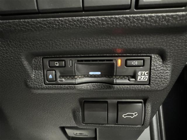 カローラクロス ハイブリッド　Ｚ　登録済未使用車　後期型　１０．５型純正ナビ（ＵＳＢ／フルセグ／ＢＴ）　全周囲カメラ　パノラマルーフ　電動バックドア　半革　温シート　電動シート　衝突被害軽減　ワイヤレス充電　ＥＴＣ２．０　予備キー（26枚目）