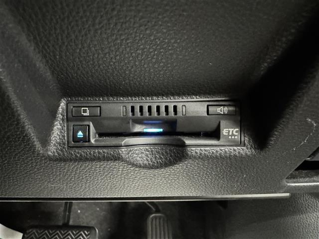 Ｚ　１オーナー　純正８型ナビ（ＵＳＢ／フルセグ／ＢＴ）　全周囲カメラ　シートヒーター　ステアリングヒーター　ＢＳＭ＆ＲＣＴＡ　衝突被害軽減　レーダークルーズ　前後ソナー　ＰＫＳＢ　ドラレコ前後　ＥＴＣ(9枚目)