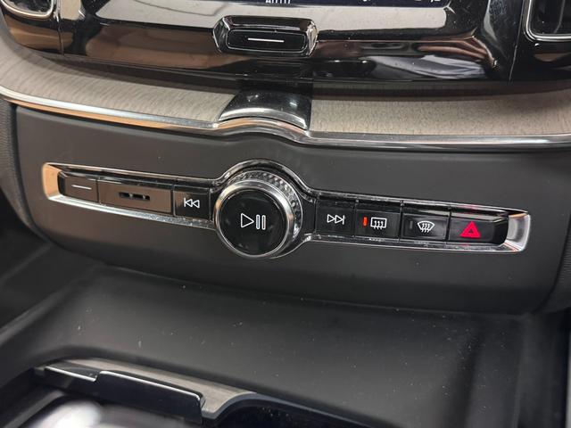 XC60 T5 AWD インスクリプション 9インチSENSUSナビ/360°ビューカメラ/ETC/ファインナッパレザー(茶革)/ブラインドスポット/衝突回避支援機能/全車速追従機能付ACC/冷暖シート/パワーテールゲート/メモリーパワーシート(9枚目)