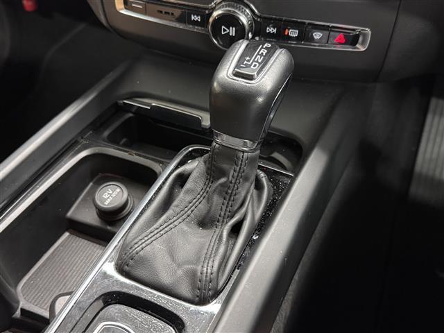 XC60 T5 AWD インスクリプション 9インチSENSUSナビ/360°ビューカメラ/ETC/ファインナッパレザー(茶革)/ブラインドスポット/衝突回避支援機能/全車速追従機能付ACC/冷暖シート/パワーテールゲート/メモリーパワーシート(10枚目)