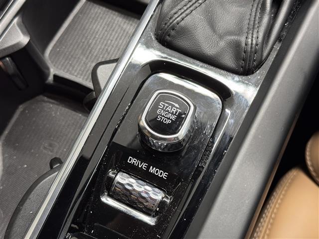 XC60 T5 AWD インスクリプション 9インチSENSUSナビ/360°ビューカメラ/ETC/ファインナッパレザー(茶革)/ブラインドスポット/衝突回避支援機能/全車速追従機能付ACC/冷暖シート/パワーテールゲート/メモリーパワーシート(11枚目)