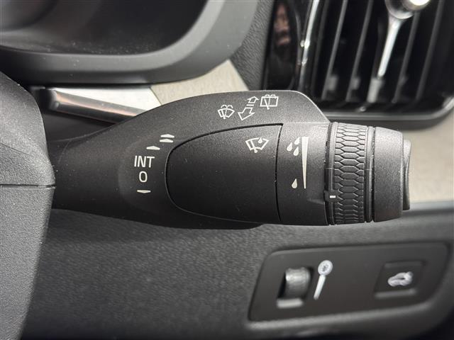 XC60 T5 AWD インスクリプション 9インチSENSUSナビ/360°ビューカメラ/ETC/ファインナッパレザー(茶革)/ブラインドスポット/衝突回避支援機能/全車速追従機能付ACC/冷暖シート/パワーテールゲート/メモリーパワーシート(20枚目)