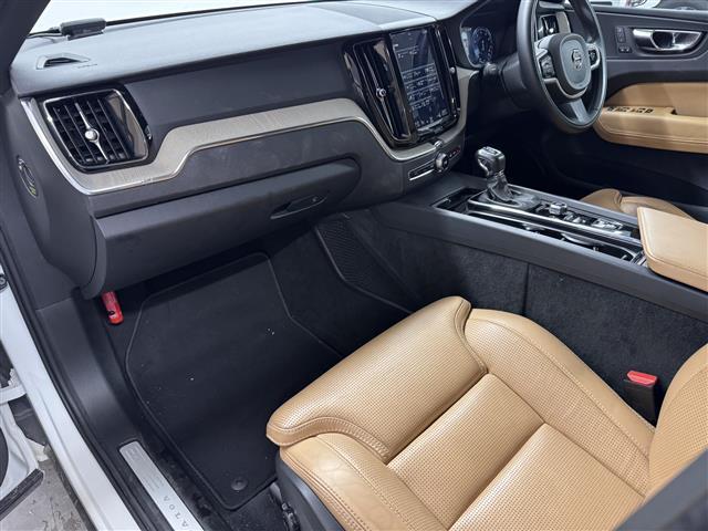 XC60 T5 AWD インスクリプション 9インチSENSUSナビ/360°ビューカメラ/ETC/ファインナッパレザー(茶革)/ブラインドスポット/衝突回避支援機能/全車速追従機能付ACC/冷暖シート/パワーテールゲート/メモリーパワーシート(34枚目)