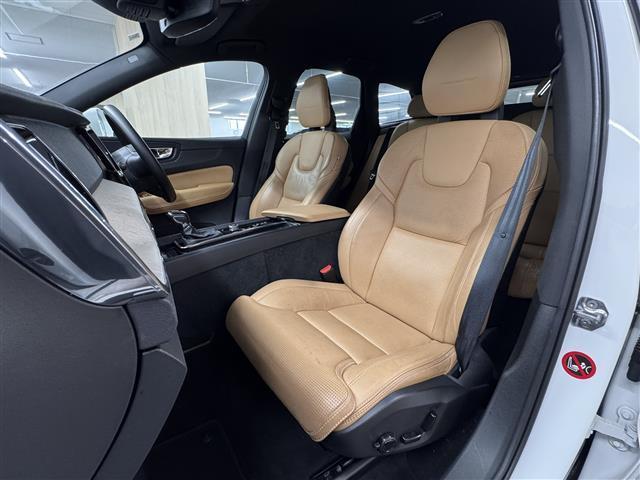 XC60 T5 AWD インスクリプション 9インチSENSUSナビ/360°ビューカメラ/ETC/ファインナッパレザー(茶革)/ブラインドスポット/衝突回避支援機能/全車速追従機能付ACC/冷暖シート/パワーテールゲート/メモリーパワーシート(36枚目)