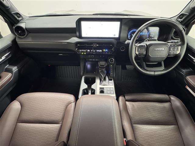 ランドクルーザー250 ZX ディーゼル/JBLサウンド/寒冷地仕様/12.3型ナビ/パノラミックビュー/ムーンルーフ/デジタルインナーミラー/茶革/BSM/衝突被害軽減/ハンズフリーパワーバックドア/パワーシート/冷暖シート(2枚目)