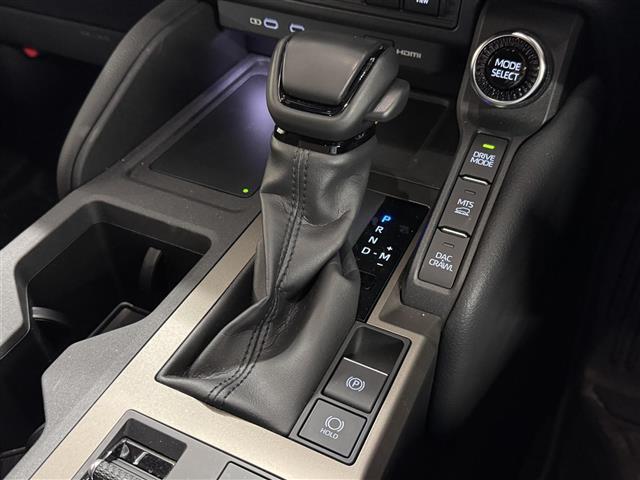 ランドクルーザー250 ZX ディーゼル/JBLサウンド/寒冷地仕様/12.3型ナビ/パノラミックビュー/ムーンルーフ/デジタルインナーミラー/茶革/BSM/衝突被害軽減/ハンズフリーパワーバックドア/パワーシート/冷暖シート(10枚目)