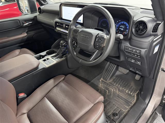 ランドクルーザー250 ZX ディーゼル/JBLサウンド/寒冷地仕様/12.3型ナビ/パノラミックビュー/ムーンルーフ/デジタルインナーミラー/茶革/BSM/衝突被害軽減/ハンズフリーパワーバックドア/パワーシート/冷暖シート(22枚目)