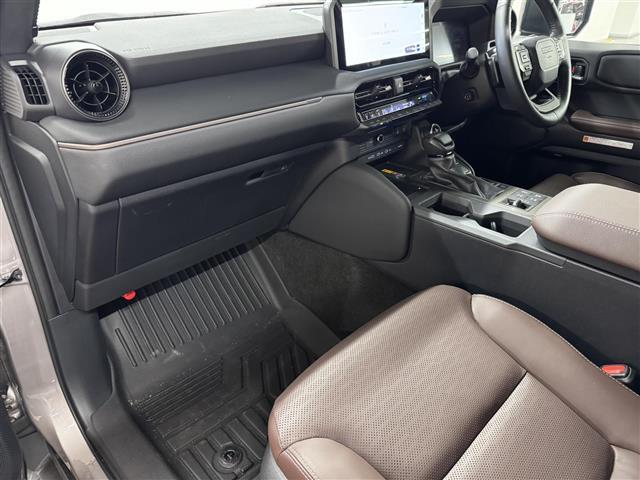 ランドクルーザー250 ZX ディーゼル/JBLサウンド/寒冷地仕様/12.3型ナビ/パノラミックビュー/ムーンルーフ/デジタルインナーミラー/茶革/BSM/衝突被害軽減/ハンズフリーパワーバックドア/パワーシート/冷暖シート(24枚目)