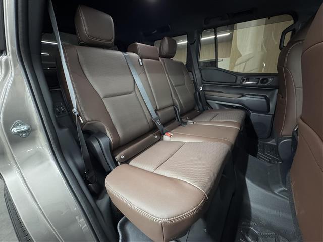 ランドクルーザー250 ZX ディーゼル/JBLサウンド/寒冷地仕様/12.3型ナビ/パノラミックビュー/ムーンルーフ/デジタルインナーミラー/茶革/BSM/衝突被害軽減/ハンズフリーパワーバックドア/パワーシート/冷暖シート(27枚目)