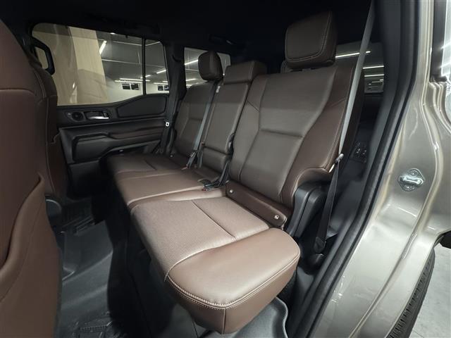 ランドクルーザー250 ZX ディーゼル/JBLサウンド/寒冷地仕様/12.3型ナビ/パノラミックビュー/ムーンルーフ/デジタルインナーミラー/茶革/BSM/衝突被害軽減/ハンズフリーパワーバックドア/パワーシート/冷暖シート(29枚目)