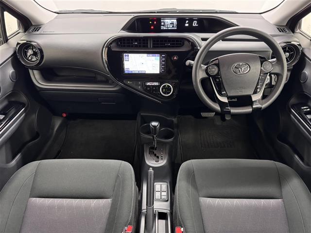 アクア Sスタイルブラック 7インチナビ/パノラミックビューモニター/ETC/プリクラッシュセーフティ/レーンディパーチャーアラート/パーキングサポートブレーキ/LEDヘッドランプ/オートハイビーム/Pスタート/スマートキー×2(2枚目)