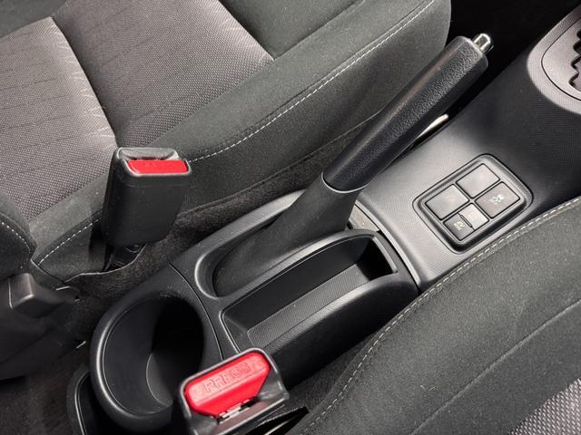 アクア Sスタイルブラック 7インチナビ/パノラミックビューモニター/ETC/プリクラッシュセーフティ/レーンディパーチャーアラート/パーキングサポートブレーキ/LEDヘッドランプ/オートハイビーム/Pスタート/スマートキー×2(8枚目)