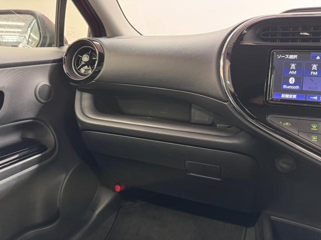 アクア Sスタイルブラック 7インチナビ/パノラミックビューモニター/ETC/プリクラッシュセーフティ/レーンディパーチャーアラート/パーキングサポートブレーキ/LEDヘッドランプ/オートハイビーム/Pスタート/スマートキー×2(12枚目)