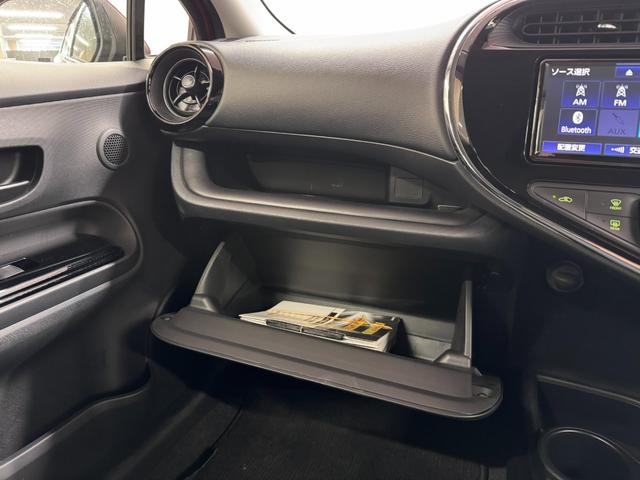 アクア Sスタイルブラック 7インチナビ/パノラミックビューモニター/ETC/プリクラッシュセーフティ/レーンディパーチャーアラート/パーキングサポートブレーキ/LEDヘッドランプ/オートハイビーム/Pスタート/スマートキー×2(13枚目)