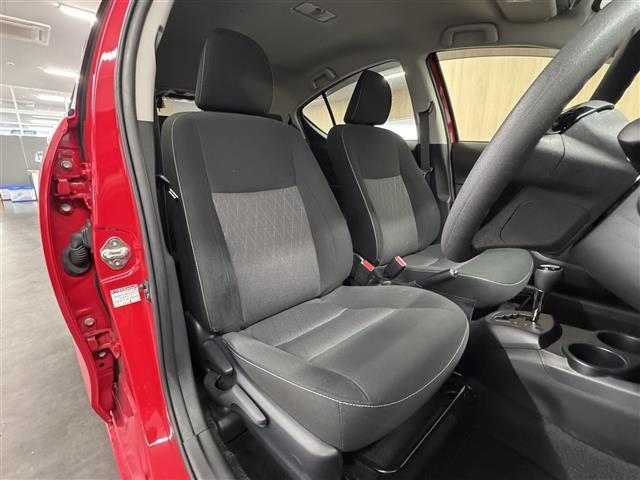 アクア Sスタイルブラック 7インチナビ/パノラミックビューモニター/ETC/プリクラッシュセーフティ/レーンディパーチャーアラート/パーキングサポートブレーキ/LEDヘッドランプ/オートハイビーム/Pスタート/スマートキー×2(33枚目)