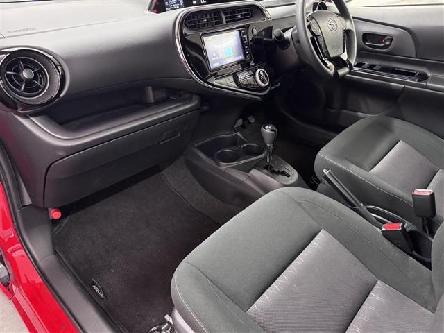 アクア Sスタイルブラック 7インチナビ/パノラミックビューモニター/ETC/プリクラッシュセーフティ/レーンディパーチャーアラート/パーキングサポートブレーキ/LEDヘッドランプ/オートハイビーム/Pスタート/スマートキー×2(34枚目)