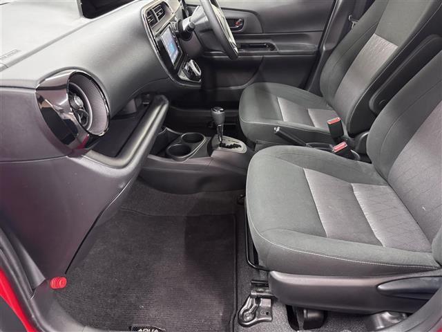 アクア Sスタイルブラック 7インチナビ/パノラミックビューモニター/ETC/プリクラッシュセーフティ/レーンディパーチャーアラート/パーキングサポートブレーキ/LEDヘッドランプ/オートハイビーム/Pスタート/スマートキー×2(35枚目)