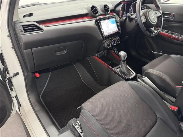 スイフトスポーツ ベースグレード　８インチナビ／全方位モニター／ドライブレコーダー／ブラインドスポットモニター／デュアルセンサーブレーキサポート／アダプティブクルーズコントロール／リヤパーキングセンサー／シートヒーター／パドルシフト（24枚目）