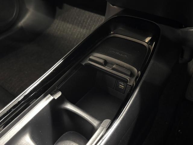 アクア Ｇ　純正７インチナビ／Ｂカメラ／ＥＴＣ／プリクラッシュセーフティ／レーンディパーチャーアラート／レーダークルコン／クリアランスソナー／パーキングサポートブレーキ／ＬＥＤヘッドランプ／ＡＣ１００Ｖコンセント（13枚目）