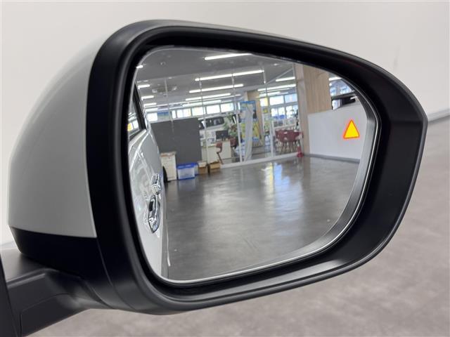 セレナ e-パワー ハイウェイスターV 登録済未使用車/後席モニター/12.3インチナビ/アラウンドビュー/ドラレコ/ETC/両側ハンズフリーパワスラ/インテリジェントルームミラー/BSW:後側方車両検知警報/プロパイロット/衝突被害軽減(18枚目)