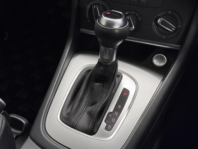 Q3 1.4TFSIスポーツ コンビニエンスパッケージ/7インチナビ/TV/Bluetooth/Bカメラ/ドライブレコーダー/ETC/ルーフレール/後方パーキングセンサー/電子パーキングブレーキ/オートライト/キセノンヘッドライト(13枚目)