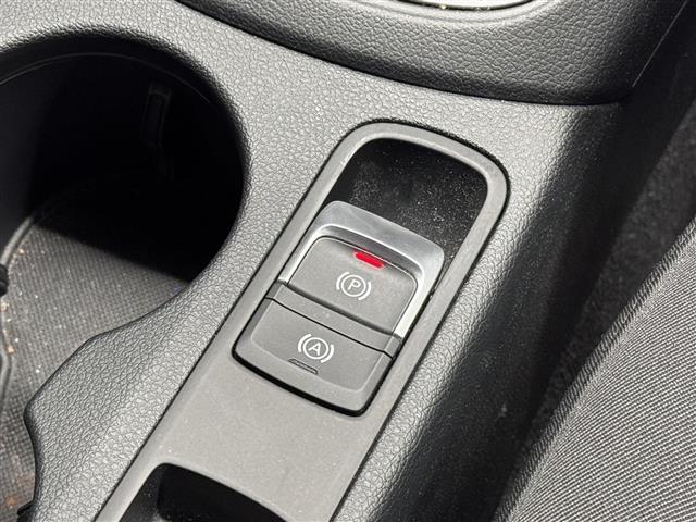 Q3 1.4TFSIスポーツ コンビニエンスパッケージ/7インチナビ/TV/Bluetooth/Bカメラ/ドライブレコーダー/ETC/ルーフレール/後方パーキングセンサー/電子パーキングブレーキ/オートライト/キセノンヘッドライト(14枚目)