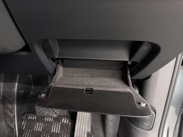Q3 1.4TFSIスポーツ コンビニエンスパッケージ/7インチナビ/TV/Bluetooth/Bカメラ/ドライブレコーダー/ETC/ルーフレール/後方パーキングセンサー/電子パーキングブレーキ/オートライト/キセノンヘッドライト(16枚目)