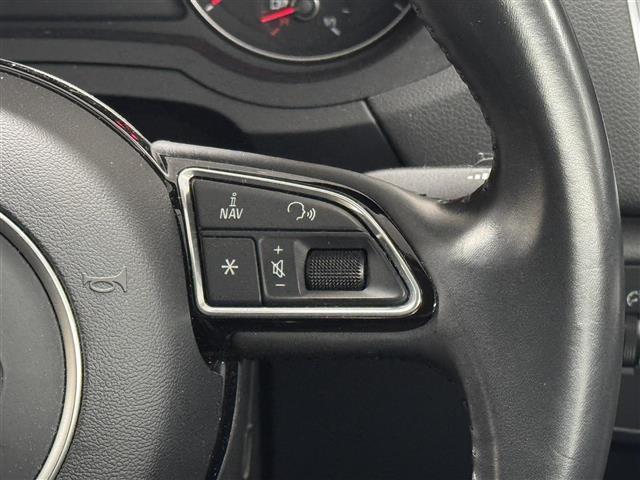 Q3 1.4TFSIスポーツ コンビニエンスパッケージ/7インチナビ/TV/Bluetooth/Bカメラ/ドライブレコーダー/ETC/ルーフレール/後方パーキングセンサー/電子パーキングブレーキ/オートライト/キセノンヘッドライト(23枚目)