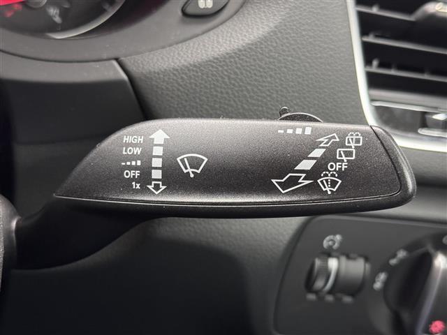 Q3 1.4TFSIスポーツ コンビニエンスパッケージ/7インチナビ/TV/Bluetooth/Bカメラ/ドライブレコーダー/ETC/ルーフレール/後方パーキングセンサー/電子パーキングブレーキ/オートライト/キセノンヘッドライト(25枚目)