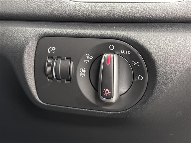 Q3 1.4TFSIスポーツ コンビニエンスパッケージ/7インチナビ/TV/Bluetooth/Bカメラ/ドライブレコーダー/ETC/ルーフレール/後方パーキングセンサー/電子パーキングブレーキ/オートライト/キセノンヘッドライト(26枚目)